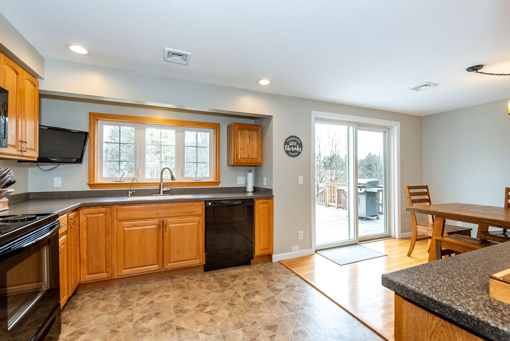 3 Perth Drive Stratham, NH 03885 - Photo 10 of 40 Gallery Image 10