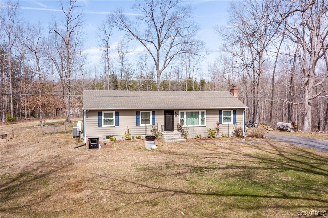 7379 Venable Road Kents Store, VA 23084 - Photo 3 of 28 a front view of a house with a yard covered with snow and trees