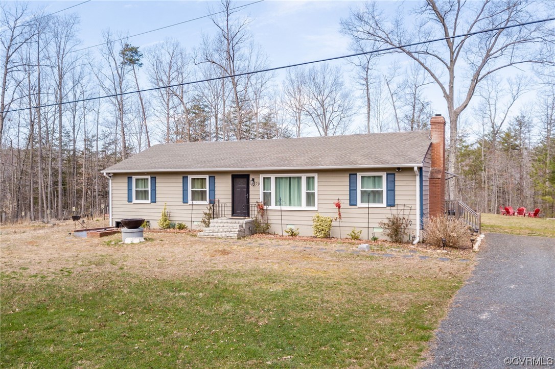 7379 Venable Road Kents Store, VA 23084 - Photo 4 of 28 a front view of a house with outdoor seating