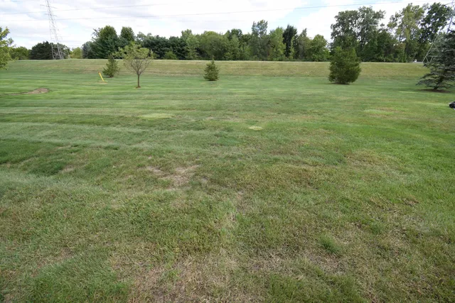 $239,900 | 25430 Bohn Court, Flat Rock, MI 48134