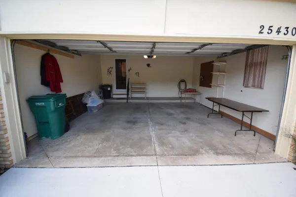 $239,900 | 25430 Bohn Court, Flat Rock, MI 48134