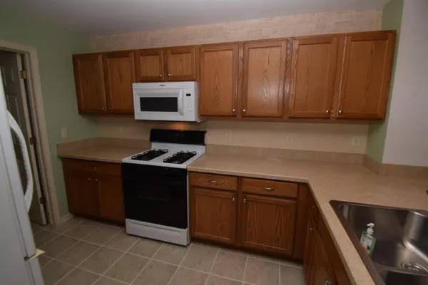 $239,900 | 25430 Bohn Court, Flat Rock, MI 48134