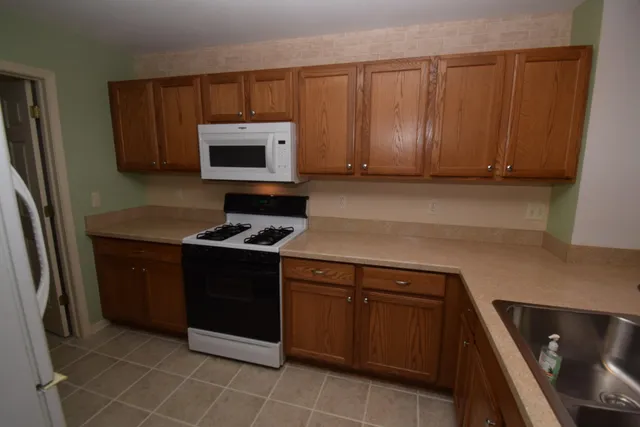 $239,900 | 25430 Bohn Court, Flat Rock, MI 48134