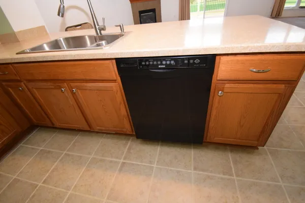 $239,900 | 25430 Bohn Court, Flat Rock, MI 48134