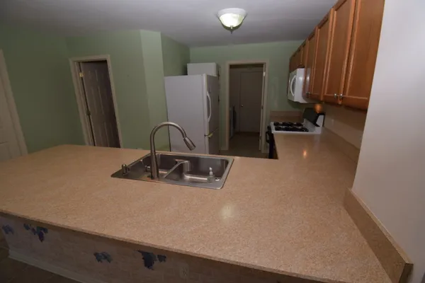 $239,900 | 25430 Bohn Court, Flat Rock, MI 48134