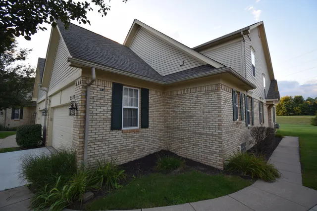 $239,900 | 25430 Bohn Court, Flat Rock, MI 48134