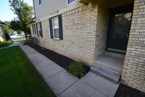 $239,900 | 25430 Bohn Court, Flat Rock, MI 48134