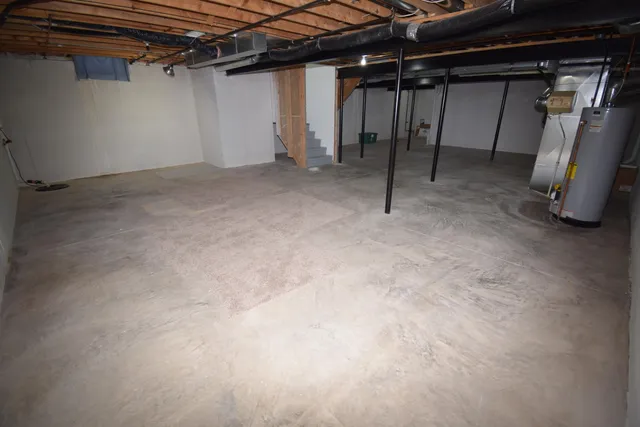 $239,900 | 25430 Bohn Court, Flat Rock, MI 48134