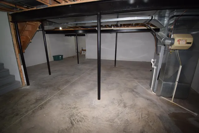 $239,900 | 25430 Bohn Court, Flat Rock, MI 48134