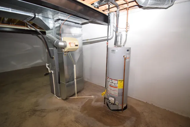 $239,900 | 25430 Bohn Court, Flat Rock, MI 48134