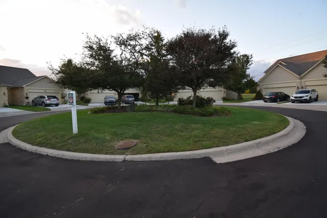 $239,900 | 25430 Bohn Court, Flat Rock, MI 48134