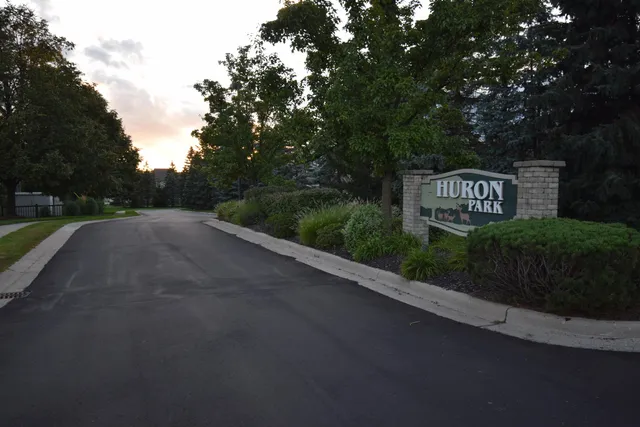 $239,900 | 25430 Bohn Court, Flat Rock, MI 48134