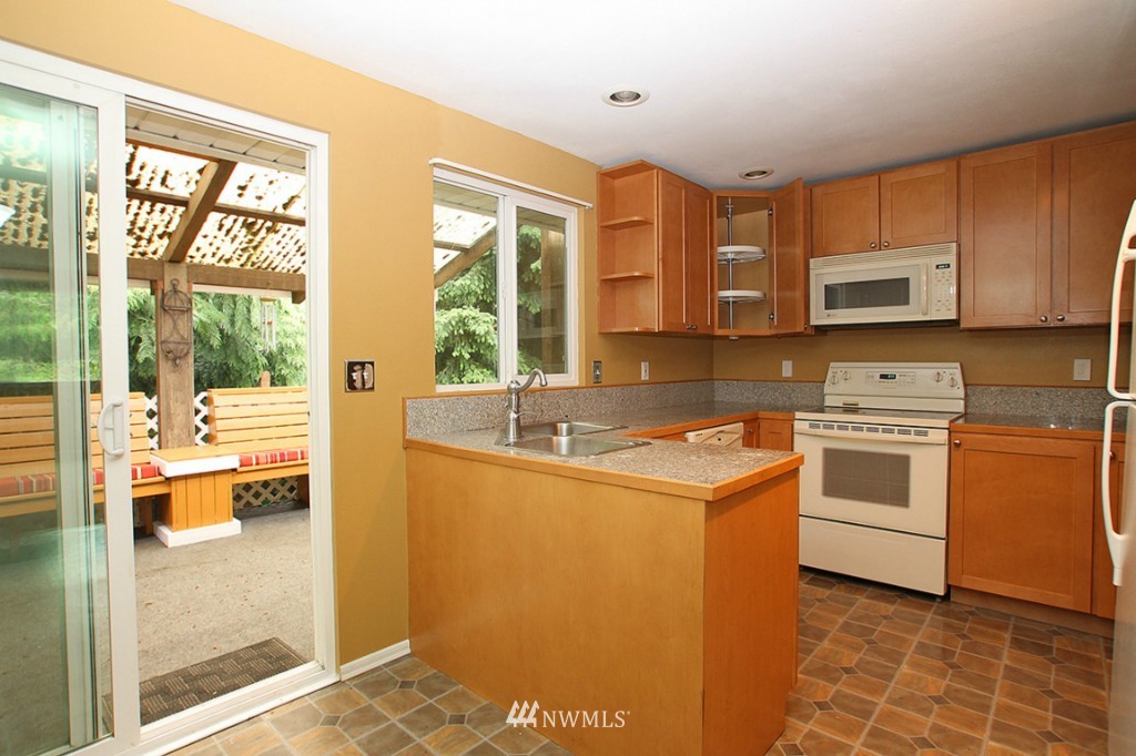 21817 4th Place West Bothell, WA 98021 - Photo 5 of 25