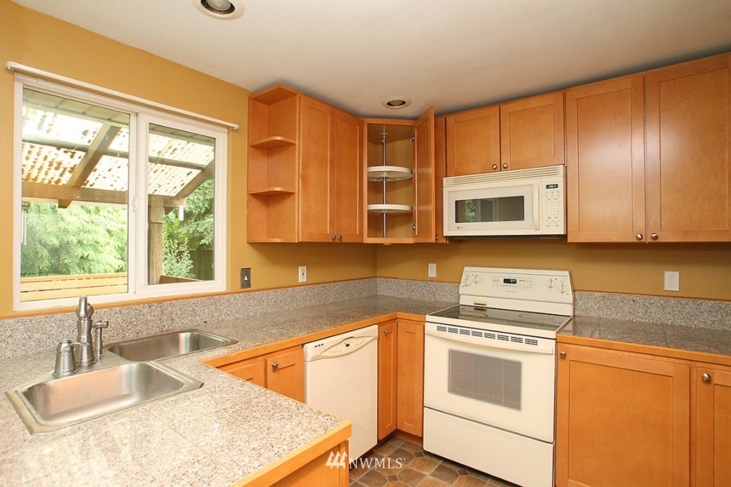 21817 4th Place West Bothell, WA 98021 - Photo 6 of 25