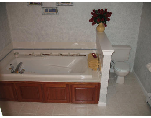 23 Russet Hill Road Franklin, MA 02038 - Photo 19 of 22 Gallery Image 19