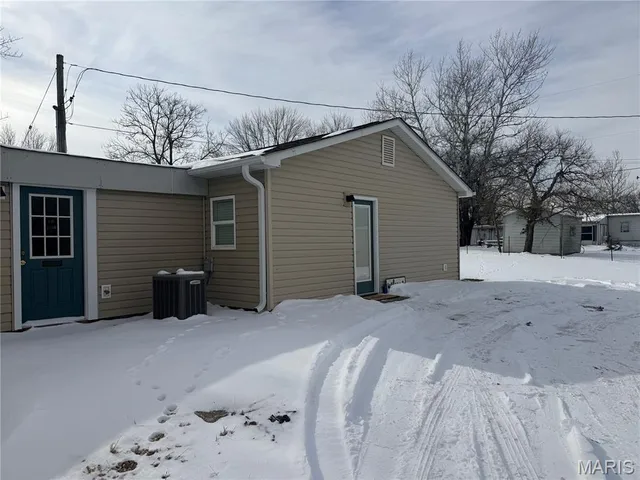 $160,000 | 26147 North Carol Street, Warrenton, MO 63383