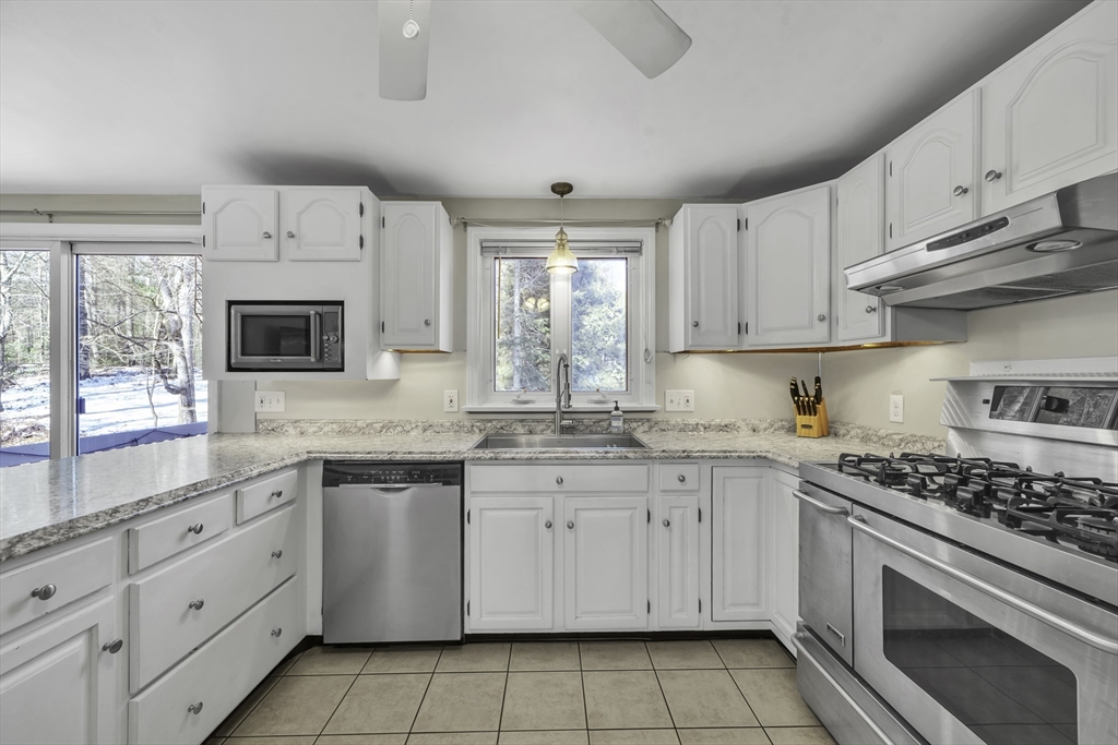 123 Old Farm Road Westfield, MA 01085 - Photo 3 of 39 Gallery Image 3