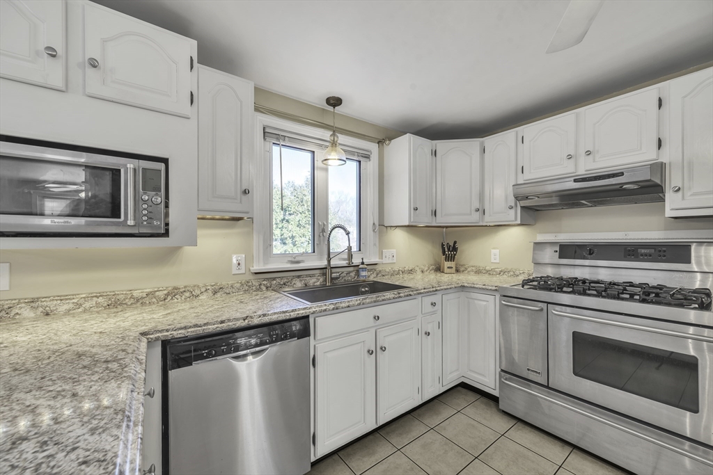 123 Old Farm Road Westfield, MA 01085 - Photo 4 of 39 Gallery Image 4