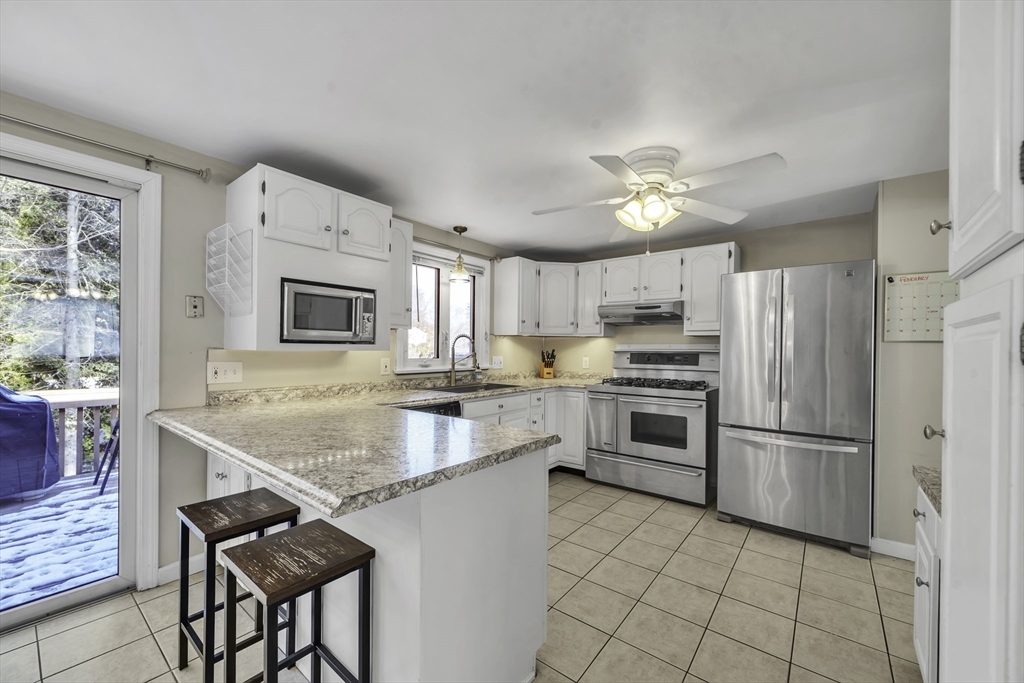 123 Old Farm Road Westfield, MA 01085 - Photo 7 of 39 Gallery Image 7