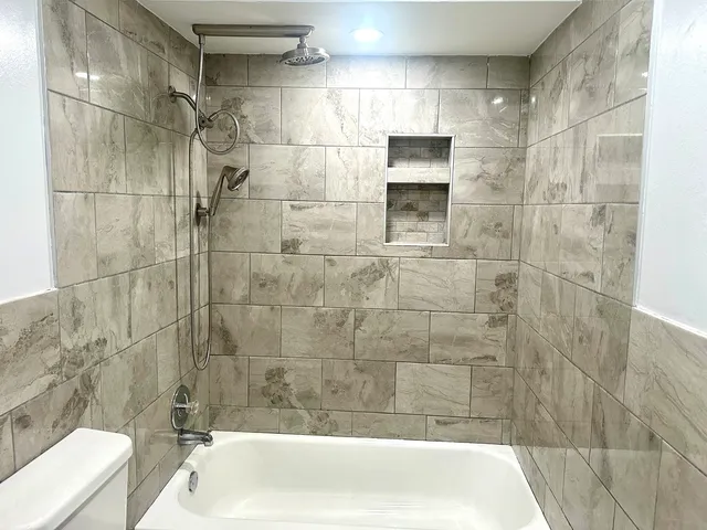 $154,900 | 2 B East Dundee Quarter Drive, Unit 101, Palatine, IL 60074