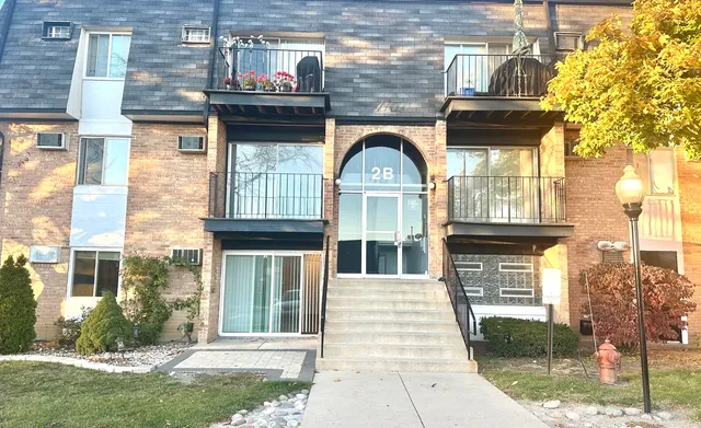 $154,900 | 2 B East Dundee Quarter Drive, Unit 101, Palatine, IL 60074
