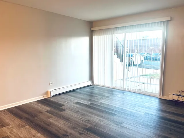 $154,900 | 2 B East Dundee Quarter Drive, Unit 101, Palatine, IL 60074