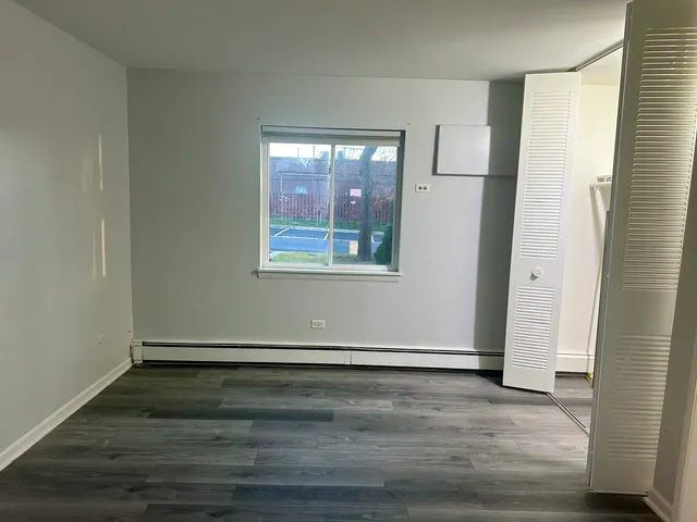 $154,900 | 2 B East Dundee Quarter Drive, Unit 101, Palatine, IL 60074