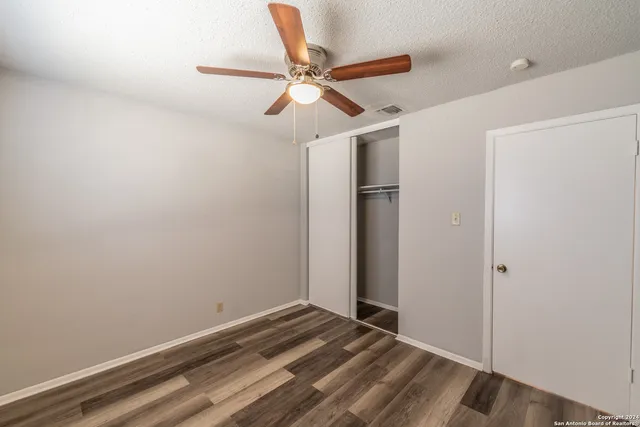 a view of room with a ceiling fan