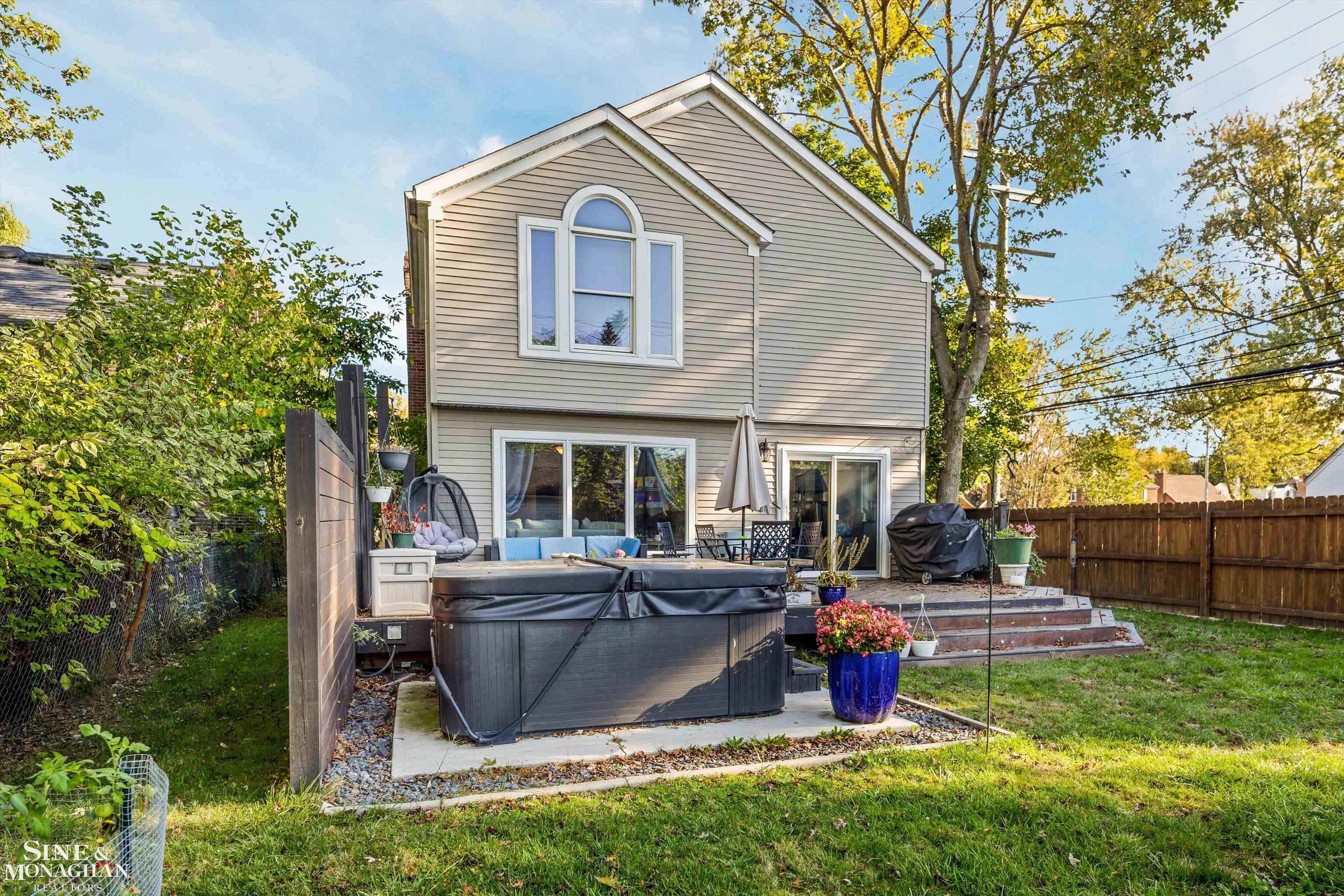 1291 Roslyn Road Grosse Pointe Woods, MI 48236 - Photo 31 of 39