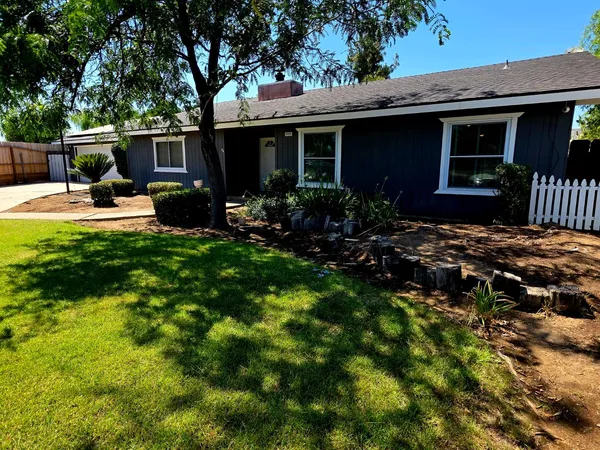 $449,000 | 2214 Holt Avenue, Sanger, CA 93657