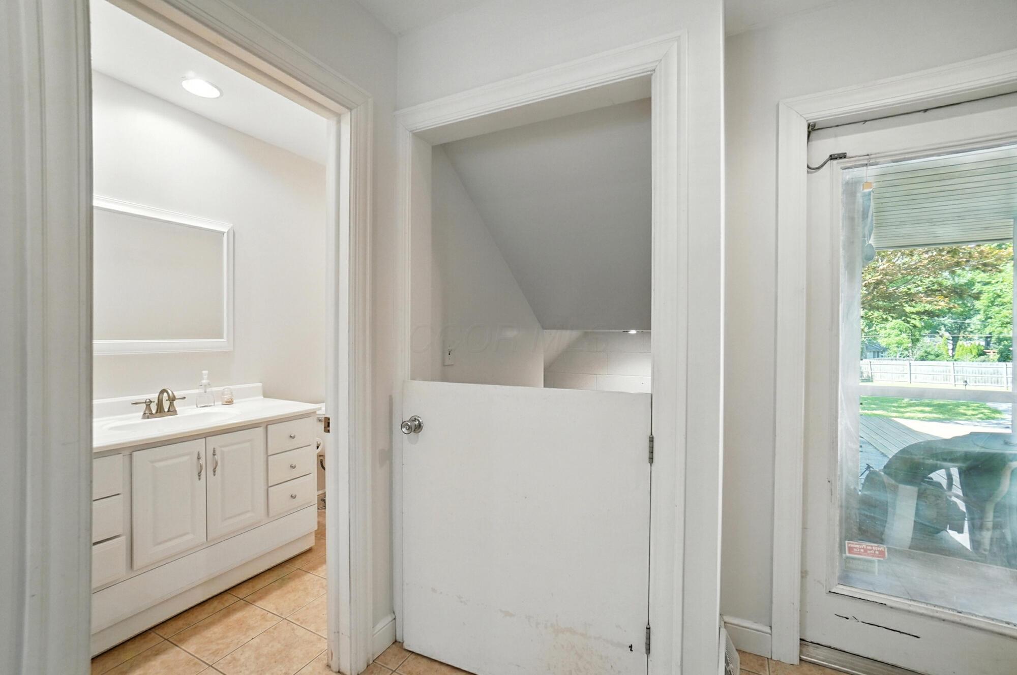 3885 Woodbridge Road Columbus, OH 43220 - Photo 52 of 158 049