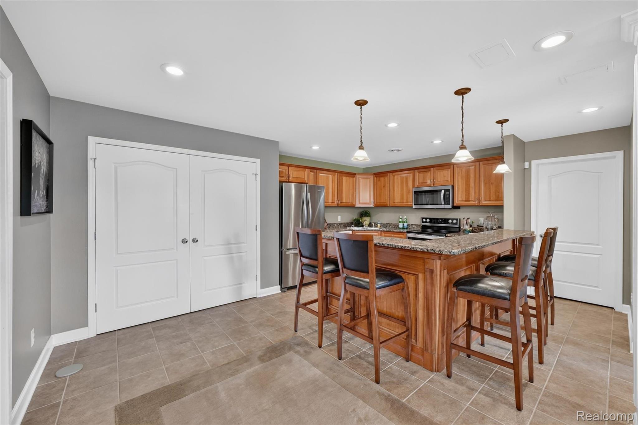 3804 Elk Drive Rochester, MI 48306 - Photo 43 of 75 Lower level kitchen