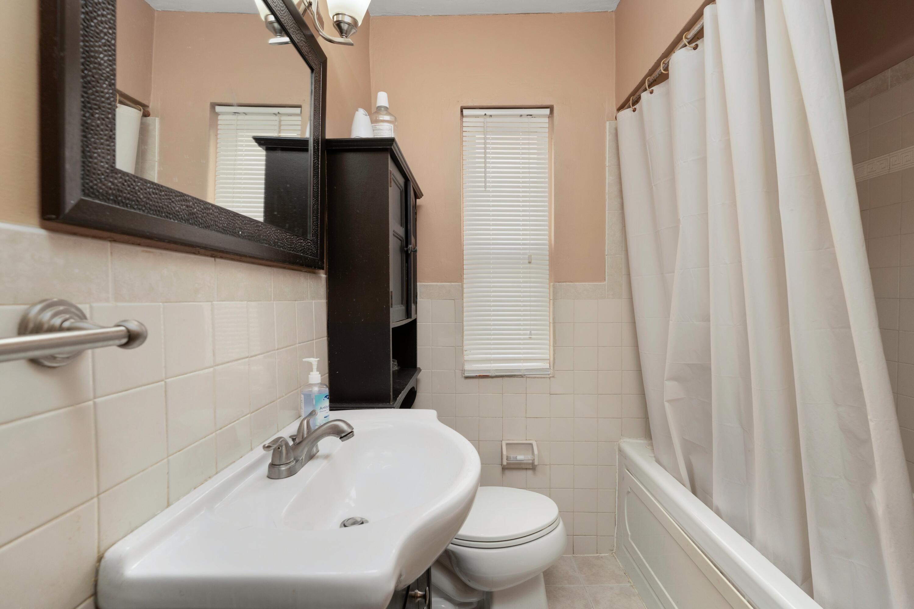 14914 Pinehurst Street Detroit, MI 48238 - Photo 5 of 13 14914 Pinehurst St 0005