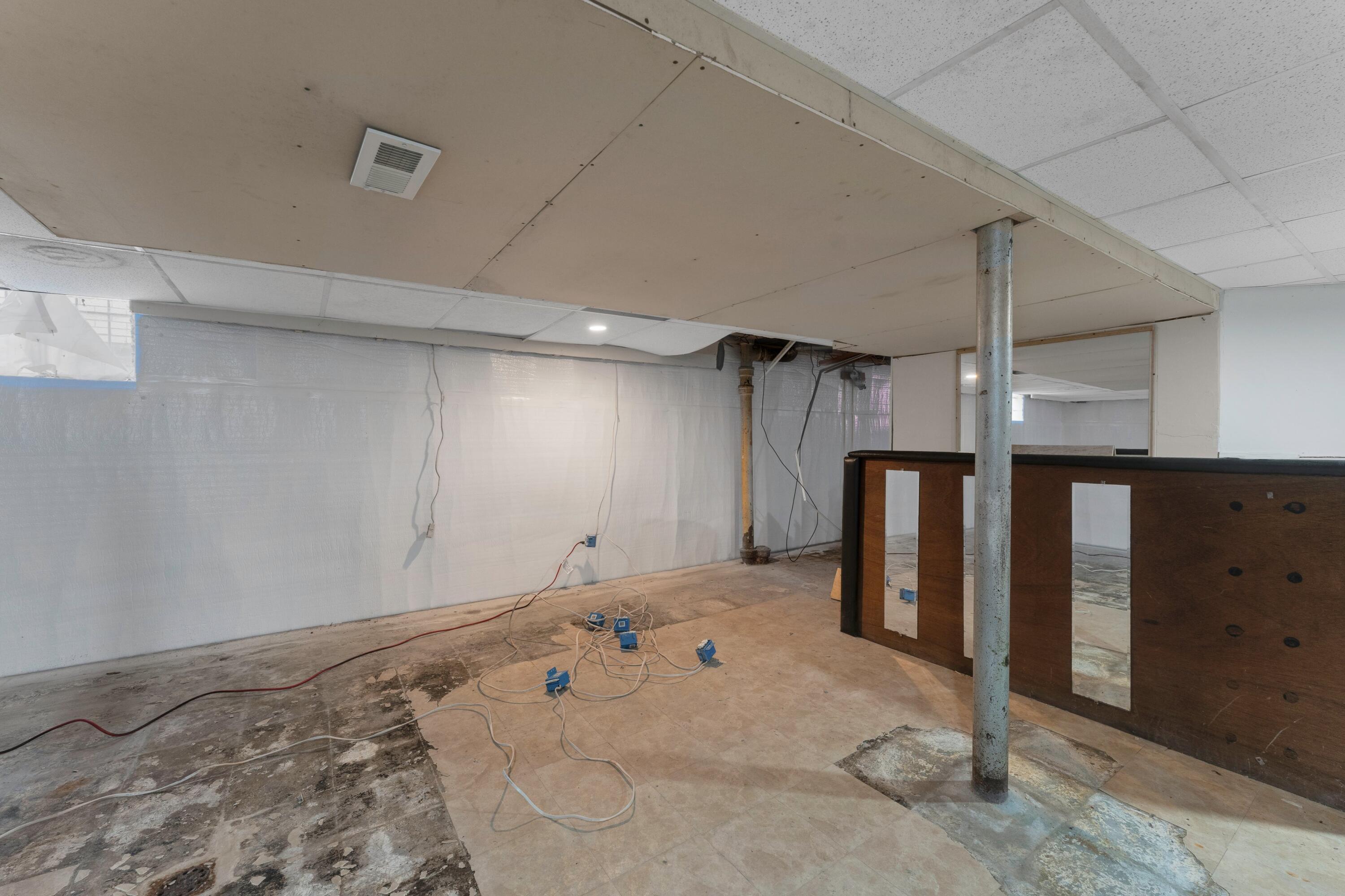 14914 Pinehurst Street Detroit, MI 48238 - Photo 9 of 13 14914 Pinehurst St 0013