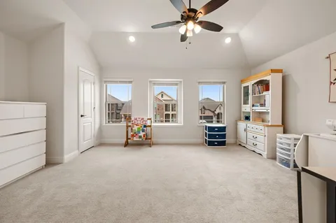 a view of a livingroom with furniture and a ceiling fan