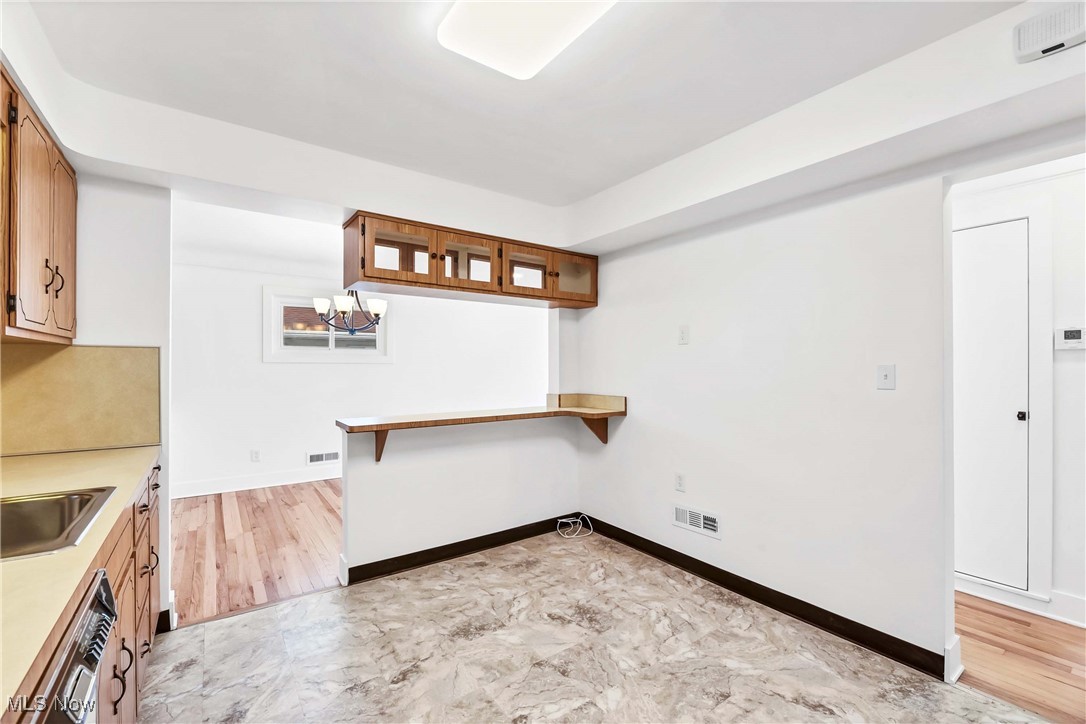 7252 Oakwood Road Parma, OH 44130 - Photo 17 of 38 Gallery Image 17