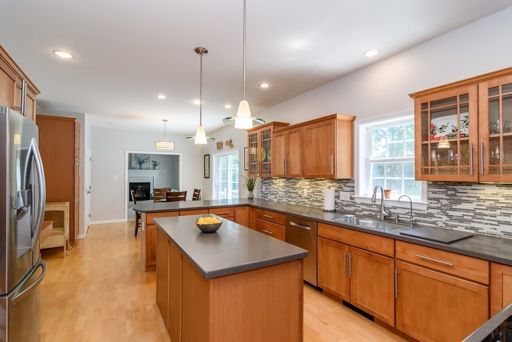 11 Irving Road Natick, MA 01760 - Photo 4 of 31