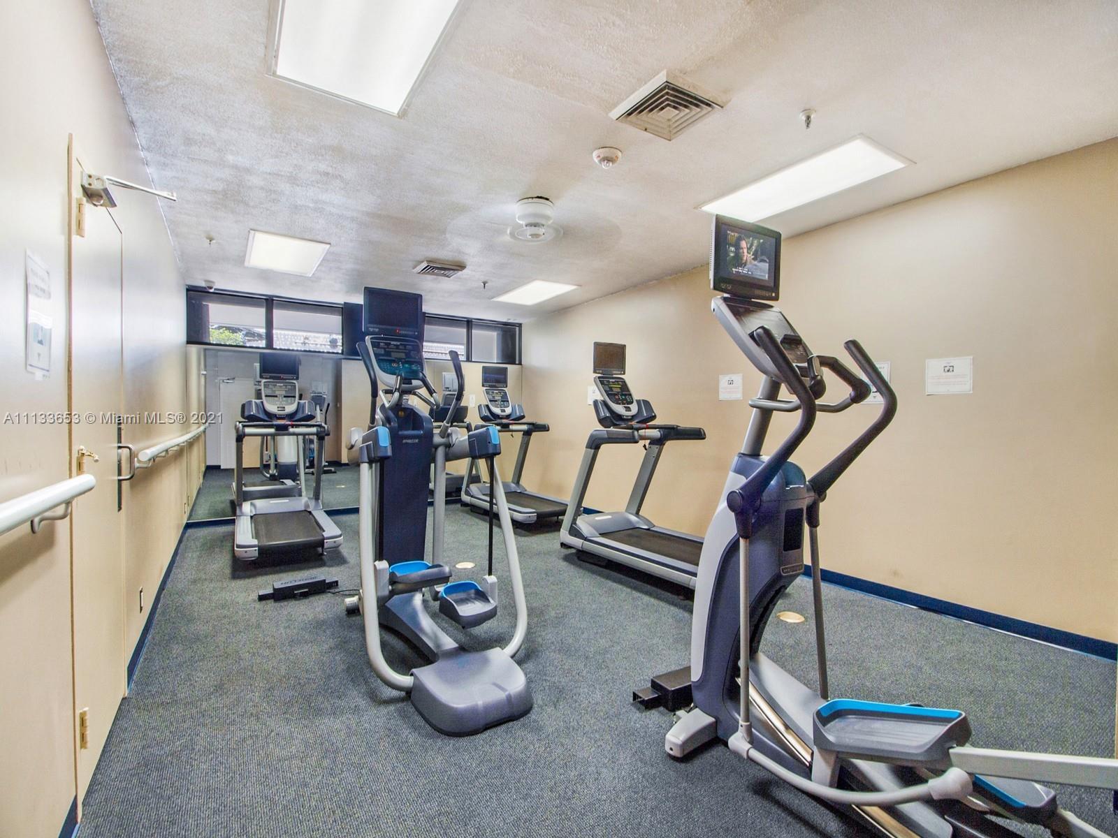 520 Brickell Key Drive, Unit A1815 Miami, FL 33131 - Photo 25 of 34 a view of a room with gym equipment