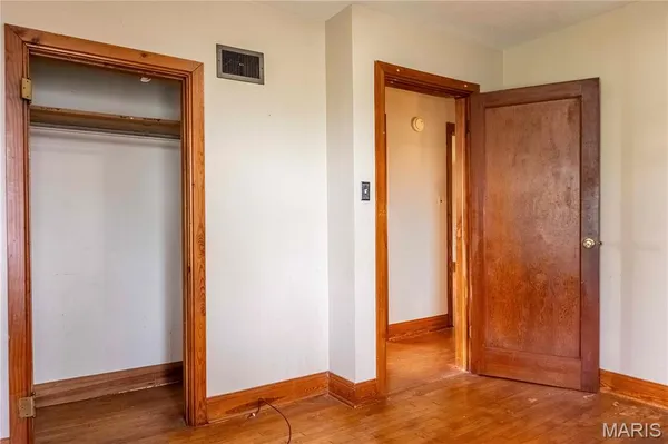 $1 | 21061 Pike 307, Bowling Green, MO 63334