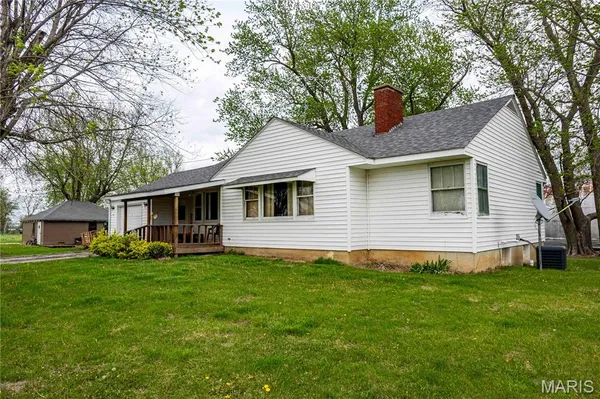 $1 | 21061 Pike 307, Bowling Green, MO 63334
