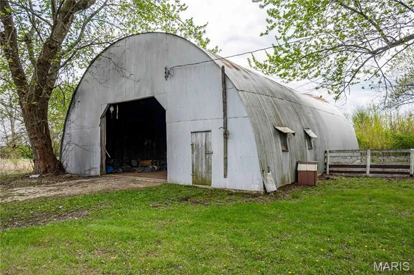$1 | 21061 Pike 307, Bowling Green, MO 63334