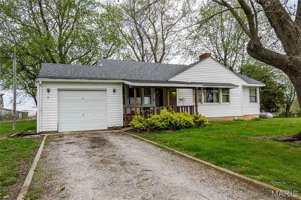 $1 | 21061 Pike 307, Bowling Green, MO 63334