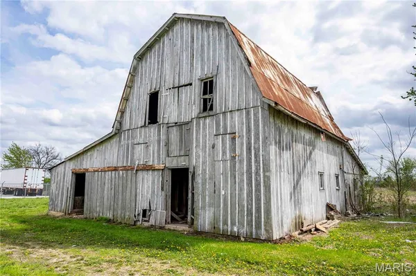 $1 | 21061 Pike 307, Bowling Green, MO 63334
