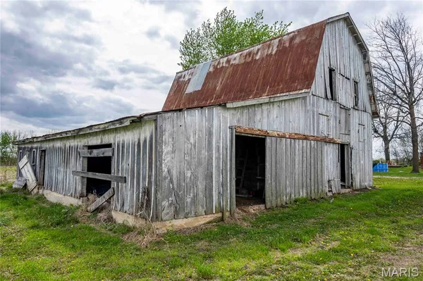 $1 | 21061 Pike 307, Bowling Green, MO 63334