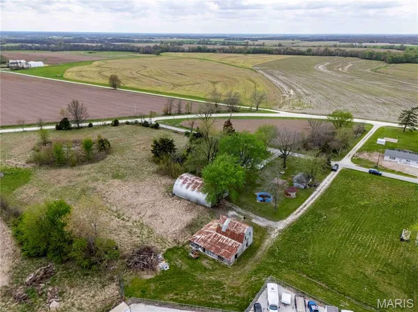 $1 | 21061 Pike 307, Bowling Green, MO 63334