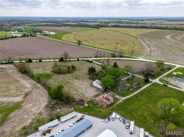 $1 | 21061 Pike 307, Bowling Green, MO 63334