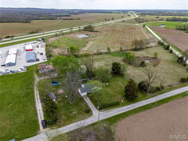 $1 | 21061 Pike 307, Bowling Green, MO 63334
