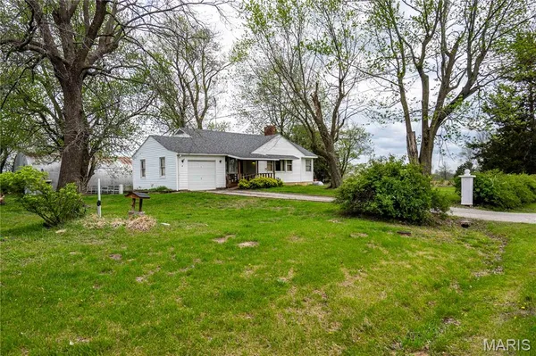 $1 | 21061 Pike 307, Bowling Green, MO 63334