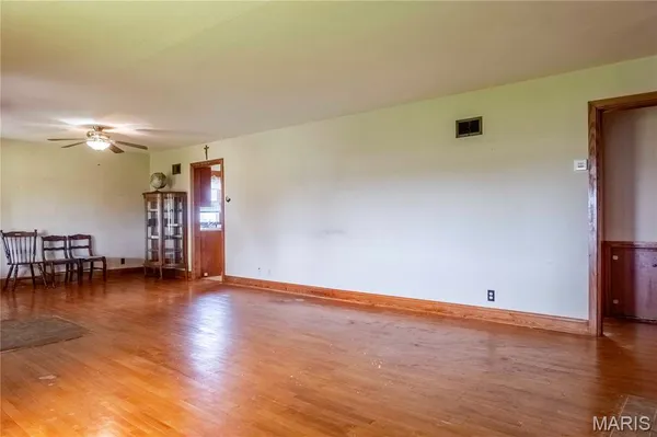 $1 | 21061 Pike 307, Bowling Green, MO 63334
