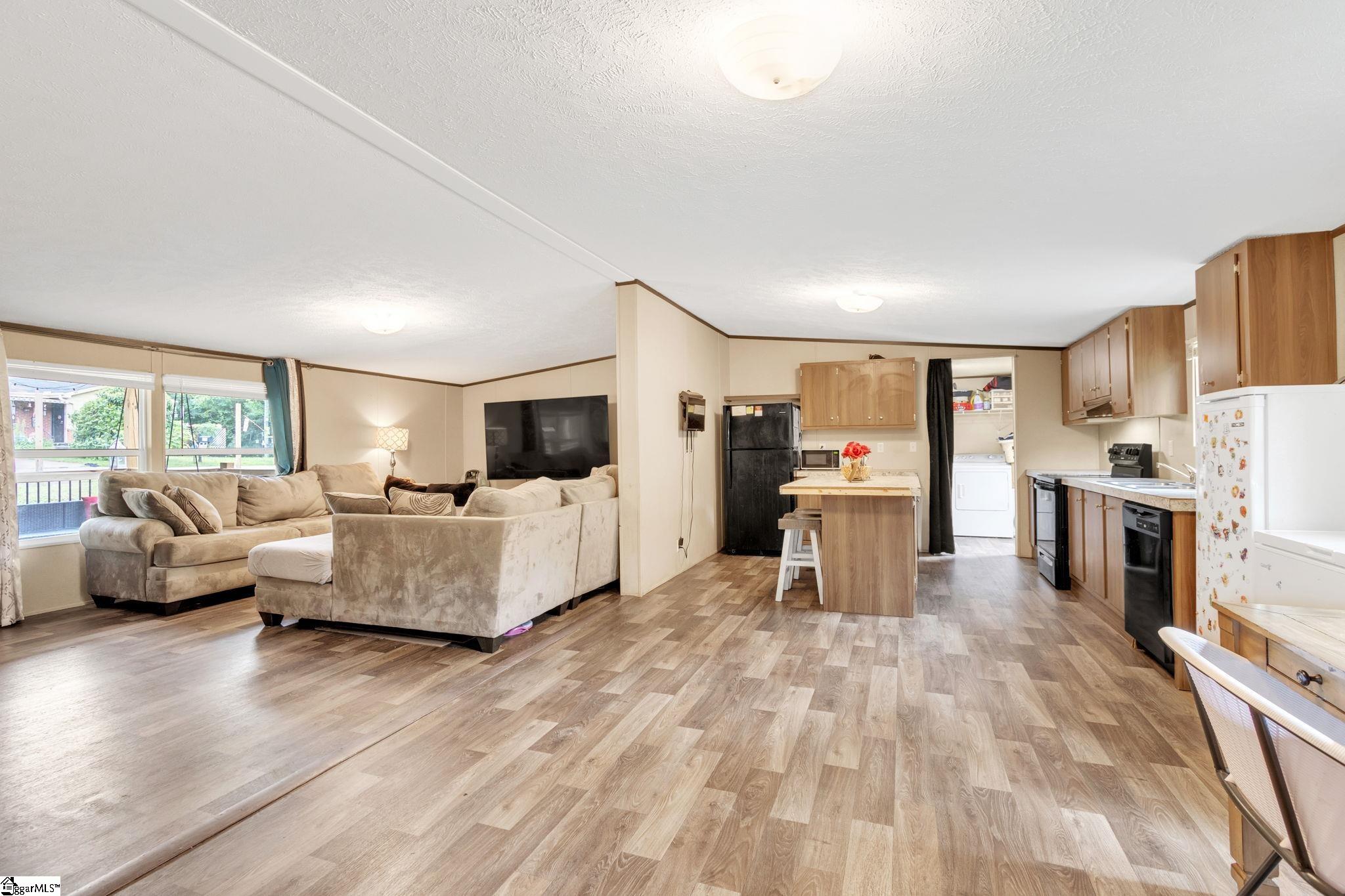 330 Blacktop Road Taylors, SC 29687 - Photo 6 of 26 Gallery Image 6